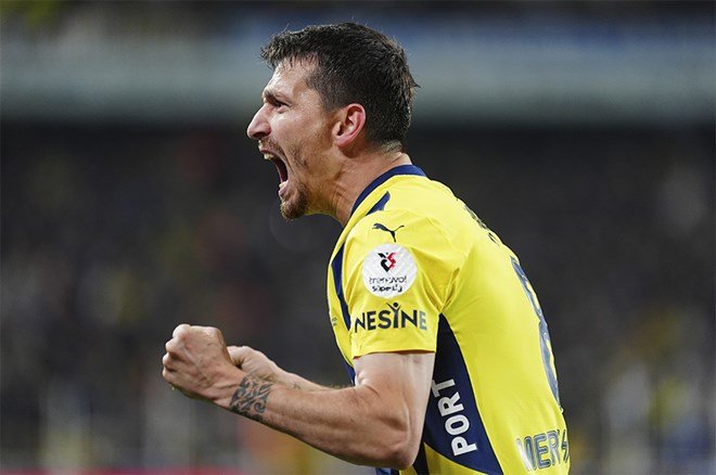 3e4169bfdadb4ea9aad1352a4ed63833-1 Fenerbahçe'de Mert Hakan Yandaş gelişmesi: Milyonda bir görülen enfeksiyon geçirmişti - 4. Foto