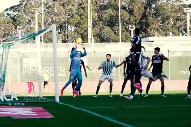 4455b9fd28144c7b8345fbe1fc129210 3-0'dan 3-3'e gelen maçta Demir Ege fırtınası: Portekiz, Türk futbolcuyu konuşuyor - 8. Foto