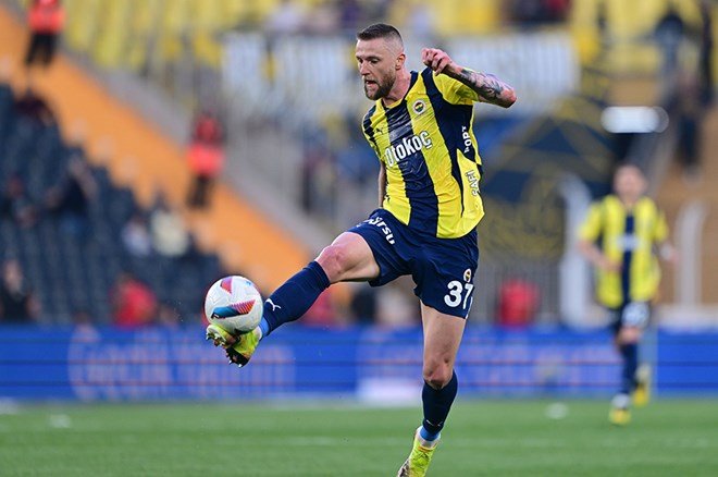 46f7507e238a4f709416f3143c033ed5 Fenerbahçe tribünleri sadece 1 futbolcusunu alkışladı - 3. Foto