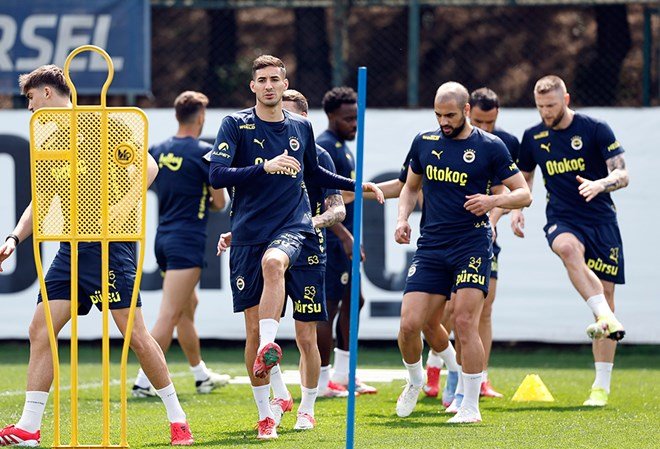 4e362fd9e5ae4c179ba08e390ef2e4f1 Fenerbahçe, Başakşehir maçı hazırlıklarını tamamladı  - 3. Foto