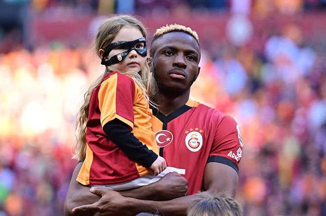 Galatasaraylı taraftarların Osimhen çılgınlığı: Saatler içinde 150 binden fazla paylaşım  - 2. Foto