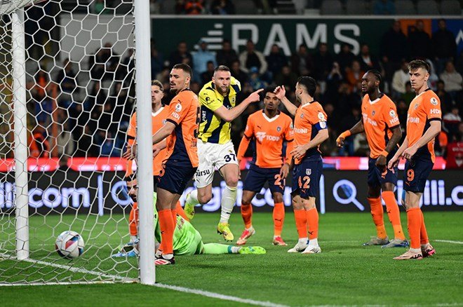 63a5ca294daa4bc98453d8ecb6a171f5 "Burası Fenerbahçe hocam" | Spor yazarları, Fenerbahçe için ne dedi? - 6. Foto