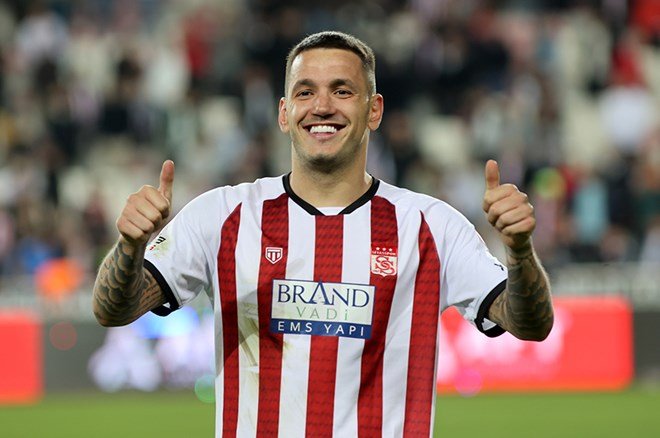 655f7cb0271a444bb520edc76815eeb2 Sivasspor küme düştü olanlar oldu: Rey Manaj'dan Rıza Çalımbay'a olay sözler  - 3. Foto