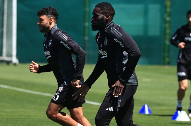 6c5d68bc8894469fb4eecb18512f476d Solskjaer'den derbi öncesi son antrenmanda şaşırtan tercih  - 4. Foto