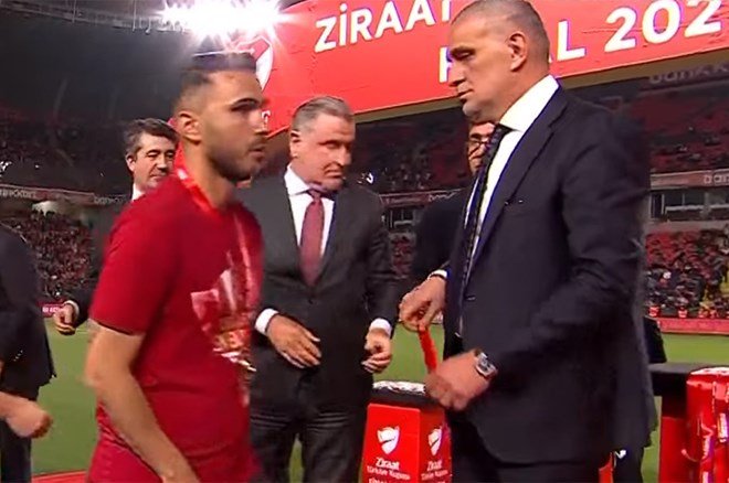 Seremonide İbrahim Hacıosmanoğlu'nun elini sıkmadı: Galatasaray'da Serhat Doğan'dan tepki  - 3. Foto