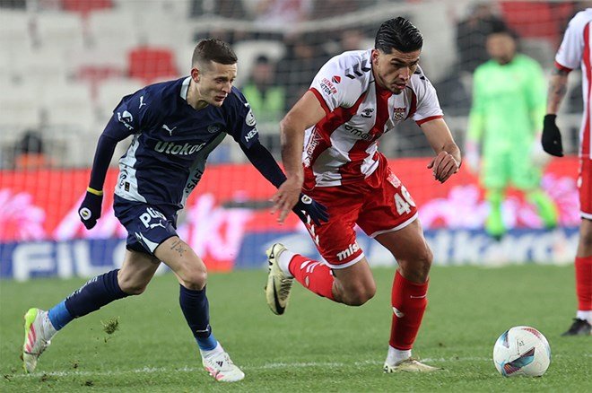 Sivasspor'un yıldızından Galatasaray maçına saatler kala transfer açıklaması  - 4. Foto