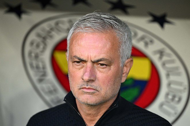 741f947ad34b425f8cf4c434baa0c063-1 Mourinho'ya yayıncı kuruluşta herkesin konuştuğu olay tepki: "Umarım bu adamla..."  - 2. Foto