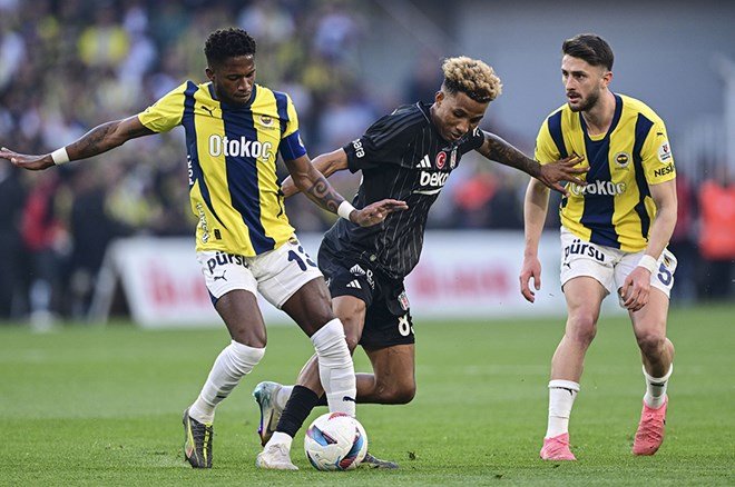 SON DAKİKA: Kadıköy'de yönetime tepki, Aziz Yıldırım'a destek  - 2. Foto