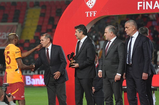 Dursun Özbek: "Sonunda iyi olan yine kazandı"  - 2. Foto