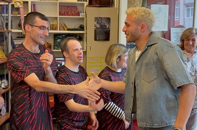 Barış Alper Yılmaz'dan down sendromlu bireylere destek  - 2. Foto