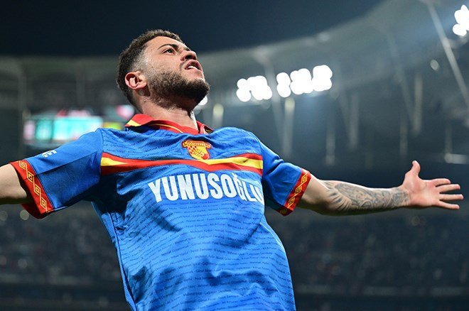 Romulo için konuşulan bonservis dudak uçuklattı  - 5. Foto