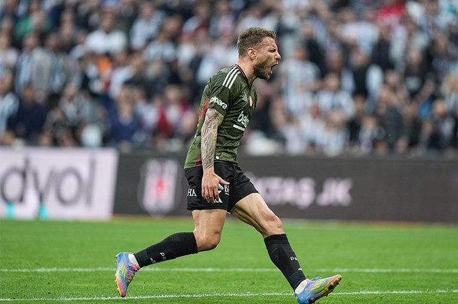 Beşiktaş'ta büyük sürpriz: Ayrılık planları yapılıyordu, takımda kalıyor  - 4. Foto