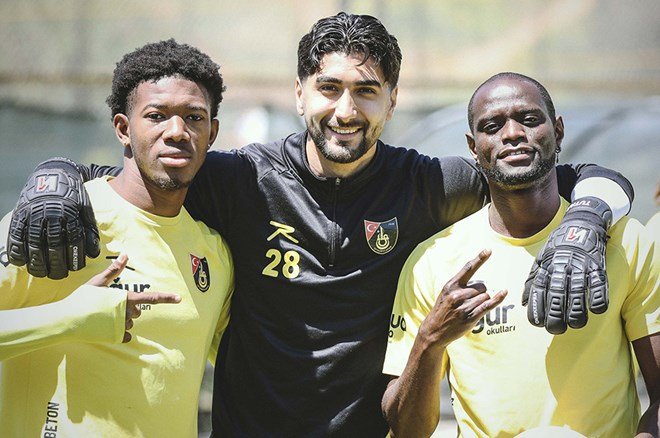 8d51217b02de46f783029a9c657a99c7 Beşiktaş, sol açığını 1. Lig'den buldu: Menajeri teklifi resmen açıkladı - 3. Foto