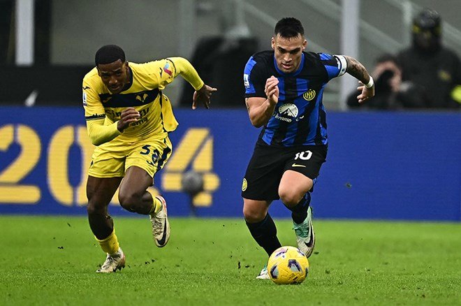 8d53848f208e4d11b352630cfd50bd17 Sezona damga vuran sağ bek Galatasaray'a: Jackson Tchatchoua - 2. Foto