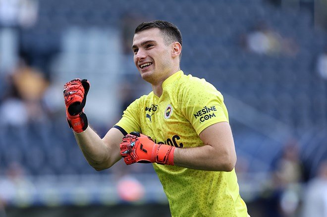 911cbc578e0d4c06b2eacd6e9bde6248 Livakovic'ten bitime 5 hafta kala şok Fenerbahçe kararı - 3. Foto