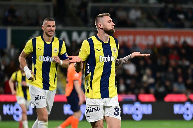Trio'da Başakşehir-Fenerbahçe maçı için flaş penaltı ve kırmızı kart çıkışı: "Net, Yüzde yüz"  - 4. Foto