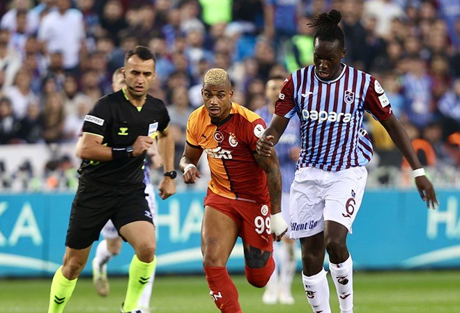 9d9d1d88da4b400387bab584f2464104-1 VAR kayıtları: Başakşehir - Fenerbahçe, Trabzonspor - Galatasaray maçlarındaki konuşmalar - 5. Foto