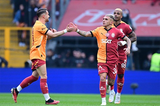 9e56aad14aa248b0ad236d2b038ea6f9 Galatasaray'da Trabzonspor maçı öncesi sakatlık: İlk yarıda zorunlu değişiklik  - 2. Foto