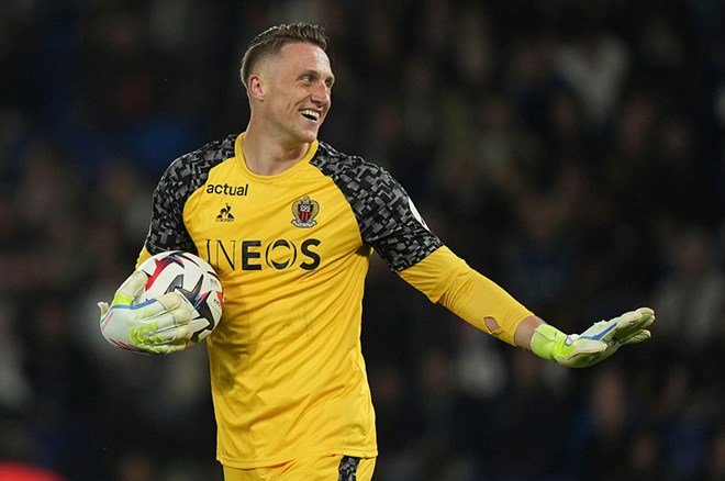 9edeb580fc9d4f16ae0749495b68cc39-1 Galatasaray'ın gündemindeki kaleci için transfer sözleri: "Ayrılması mantıklı olabilir" - 2. Foto