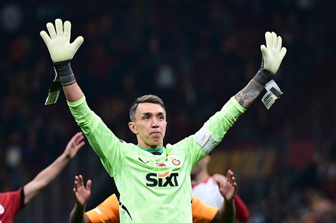 Dursun Özbek canlı yayında açıkladı: Muslera'nın geleceği netleşti  - 3. Foto
