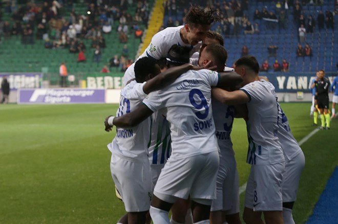 Süper Lig'de 9 gollü çılgın maç: Ligde kalmayı garantilediler  - 3. Foto