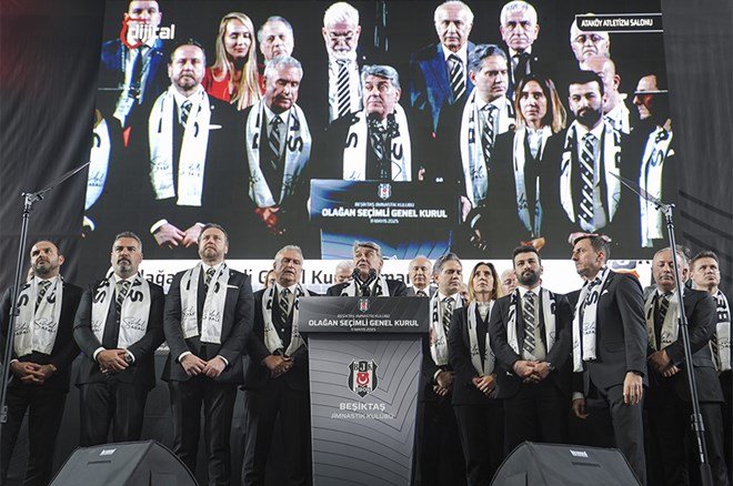 b0091e275ce542a79f9896f0b3d7eb28 Serdal Adalı ve yönetimi mazbatalarını aldı: "Önümüzdeki dönem, Beşiktaş için yükseliş dönemi olacaktır" - 3. Foto