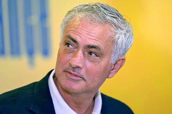 b00c6a544bc54720aa9f955e5452656e-3 Şampiyonluk maçında Galatasaray tribünlerinde Jose Mourinho pankartı - 3. Foto