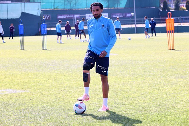 b33bdc5d8dee4761b448210715fb5ed4 Süper Lig'de dev maç | Trabzonspor-Galatasaray maçı ne zaman, saat kaçta, hangi kanalda? - 13. Foto