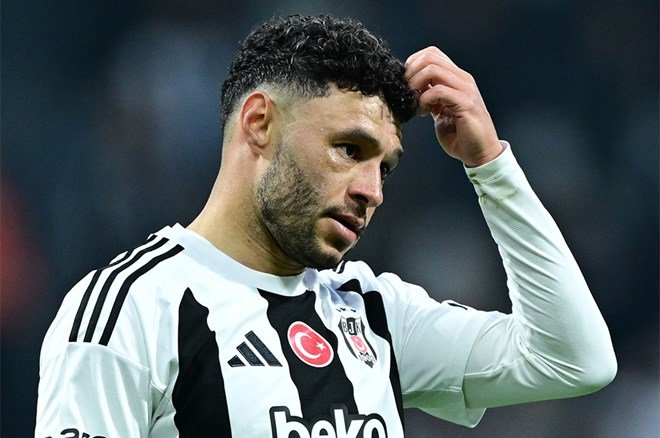 b620178fe11a46b689ddcbc3fd9d635f Son 14 maçın 13'üne ilk 11'de çıkmıştı: Serdal Adalı "kendine takım bul" dedi - 6. Foto