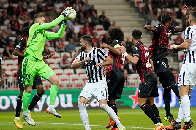 b7c28341e20d4a58b460446c38872d92-1 Galatasaray'a 1.99'luk kaleci: Pazarlıklar başladı - 6. Foto