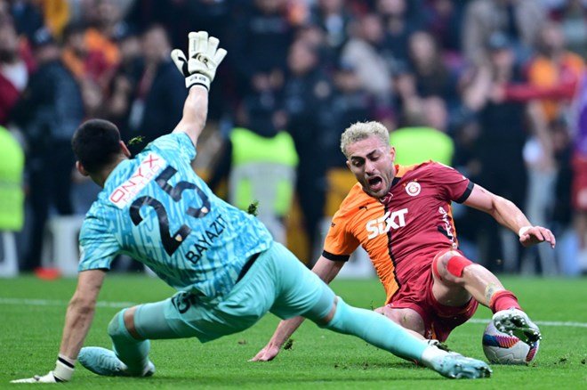 bfcf8916aa7d4c94a62588d5ce4f3509 Kayserispor kalecisinden gece yarısı flaş penaltı açıklaması: Muslera'ya tek cümle etmiş   - 2. Foto