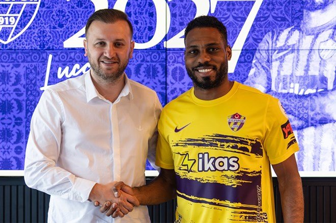 bfe87902cd13435e8f48c1f54e0b4f21 RESMİ: Ve Berke Özer imzayı attı  - 4. Foto