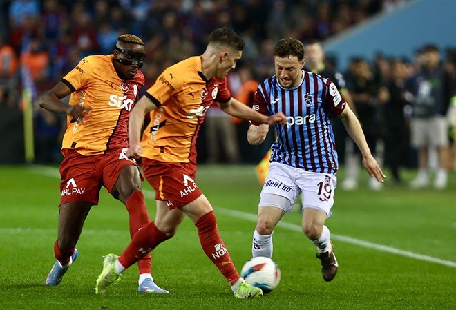 c0f7e475210c4a0699d243050fcd6dd4 Osimhen'den koridorda Galatasaraylı taraftarlara flaş mesaj  - 4. Foto