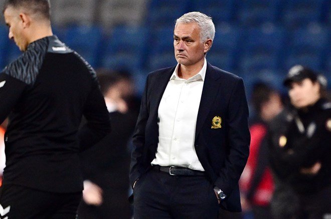 c2da61a5713b44c8bfd5cb3e208f46d2 Jose Mourinho'dan Ali Koç'un transfer sözleri üzerine açıklama  - 4. Foto