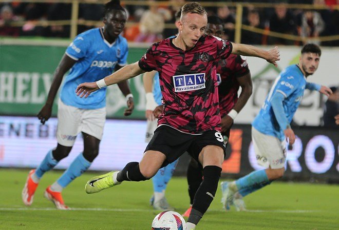 c536a4154cad453783c77cedf4200b0e İsmail Kartal, yeni sağ bekini Fenerbahçe'den buldu: Pazarlıklar başladı - 3. Foto