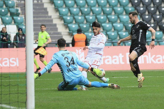 c6ccbeb1b0b140cbb1bf06e8d47c3203 Resmi açıklama geldi: Şampiyonluk yaşadı, Galatasaray'a geri dönüyor - 3. Foto