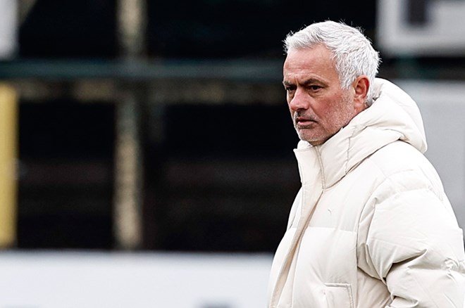 d1d574aa20b9478f86b18538eef645c7-3 Mourinho, Beşiktaş derbisi 11'inin 9'unu netleştirdi: 2 mevki belirsiz - 6. Foto