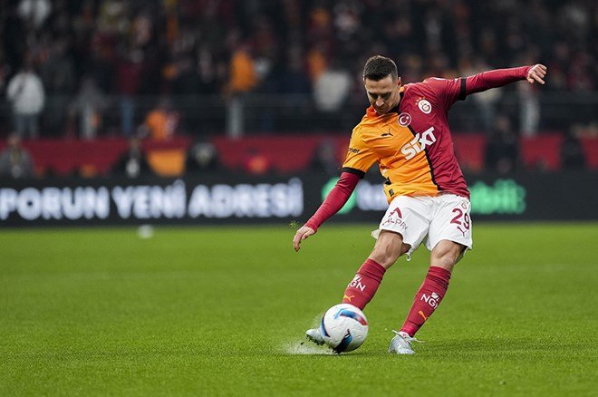 Galatasaray'dan yeni sezonun ilk transferi: 8 milyon euroluk imza  - 2. Foto