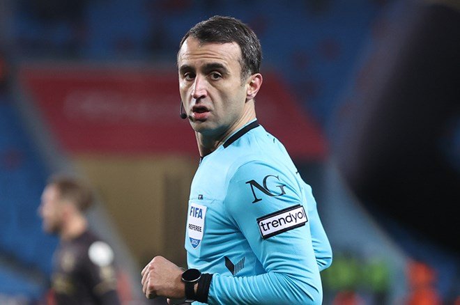 d6272b8e11a54d53b7ee3f76f564f90b Trabzonspor-Galatasaray maçında penaltı itirazları: VAR'da izlendi, Riva'dan görüntü geldi - 5. Foto