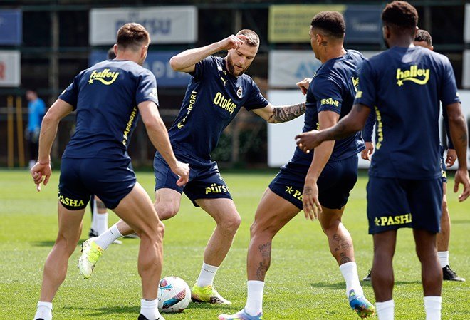 dc28531c65ed4014b309999d2dcae9fe Fenerbahçe, Başakşehir maçı hazırlıklarını tamamladı  - 4. Foto