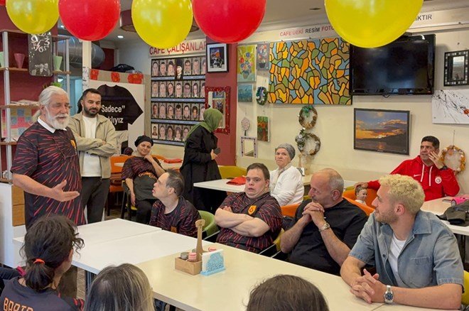 Barış Alper Yılmaz'dan down sendromlu bireylere destek  - 4. Foto