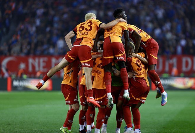 Galatasaray'a tarihi gelir: 5 milyar TL  - 2. Foto