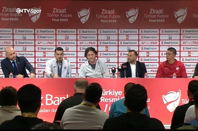 eb252baf1dfa49f98cc611466a07a894 Basın toplantısında flaş soru: Okan Buruk ve Fatih Tekke şaşırdı - 3. Foto