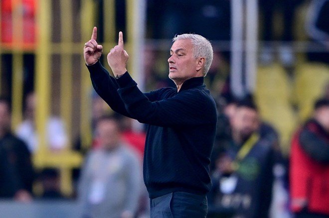 ebff530d194a4a83a841b2ec36effda3-3 Mourinho'ya yayıncı kuruluşta herkesin konuştuğu olay tepki: "Umarım bu adamla..."  - 6. Foto