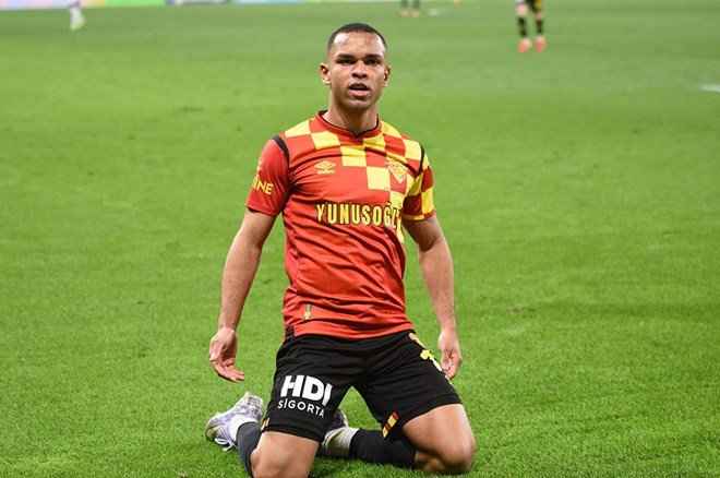 Göztepe yeni orta sahasını Premier Lig'de buldu  - 4. Foto