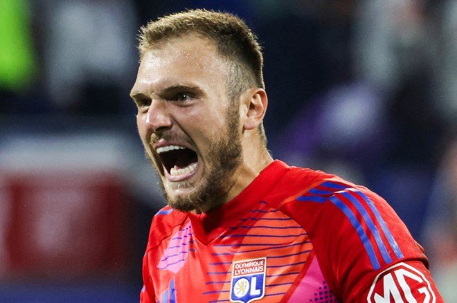 f41cbcd53efe40f3b85c7815a232083f Livakovic'in yerine Brezilyalı kaleci: Fenerbahçe'nin masaya koyduğu rakam belli oldu - 5. Foto