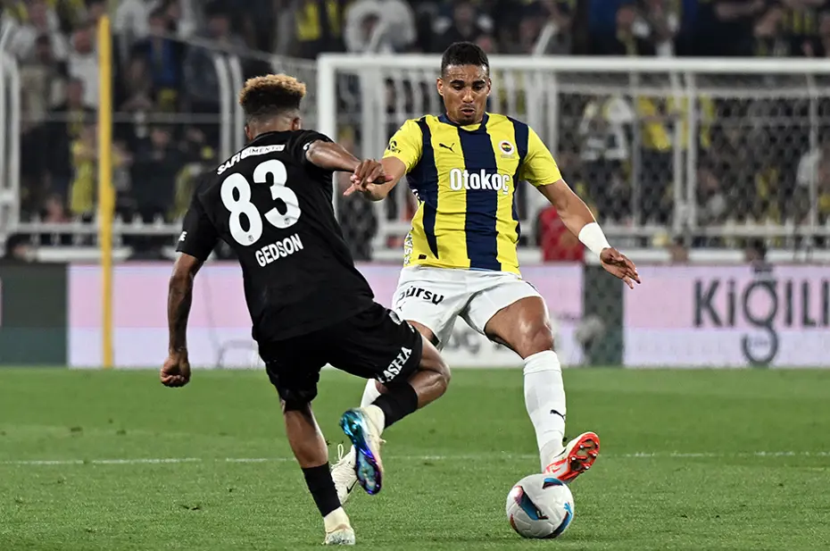 Fenerbahçe'nin yıldızı aldığı flaş kararı yönetime bildirdi: 38 maçta forma giymişti - 3 Fenerbahçe'nin yıldızı aldığı flaş kararı yönetime bildirdi: 38 maçta forma giymişti - 3